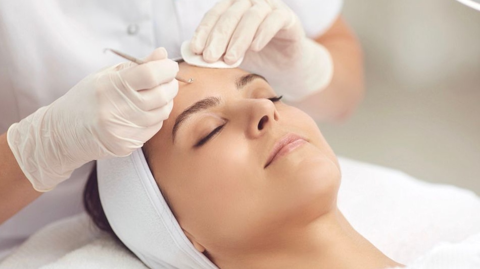 Top 5 Proceduri Inutile la Cosmetolog