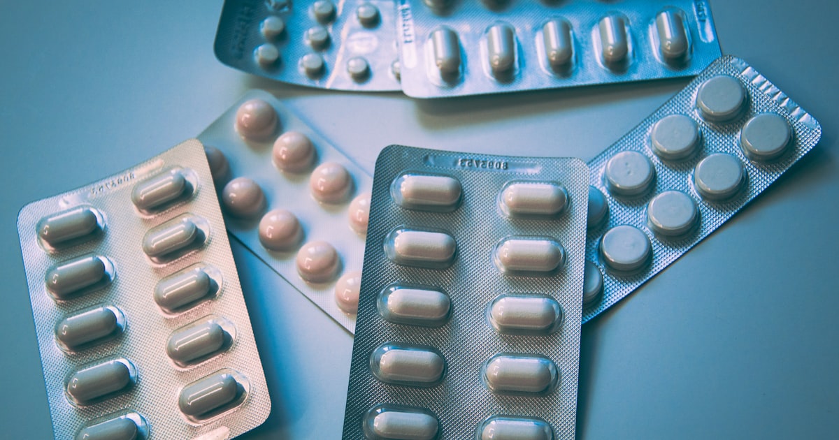 Capsule de supliment alimentar cu acid hialuronic și colagen pentru piele și articulații